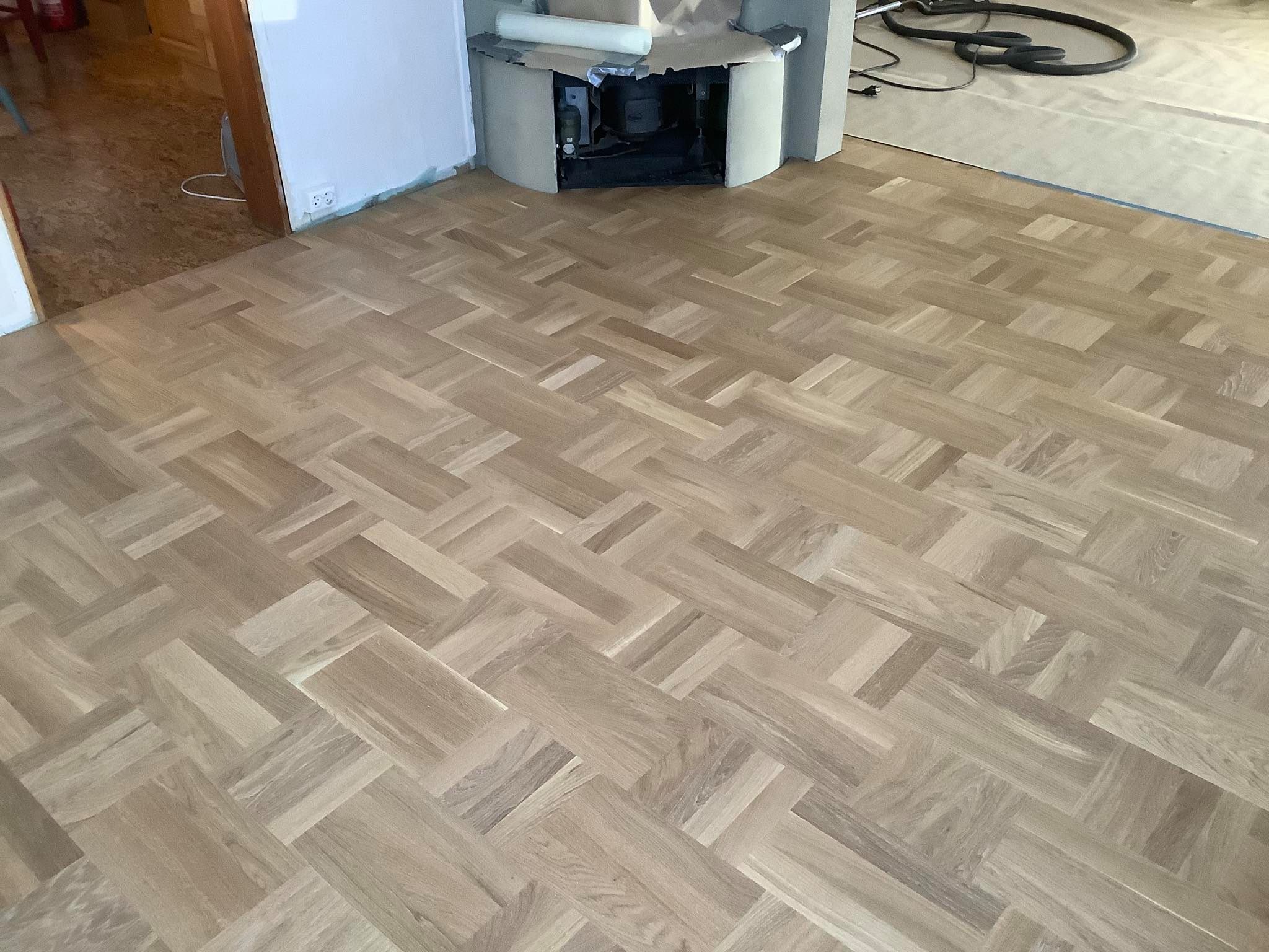 Laminate wood floor work